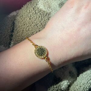 Dainty circle chain bracelet with rhinestones. Delicate & beautiful NWOT